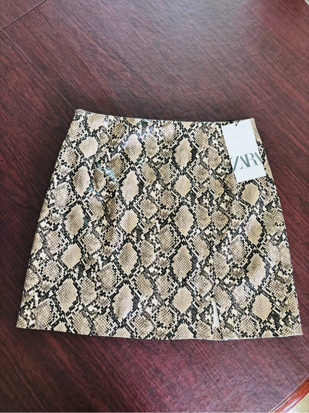 ZARA Snakeskin Print Mini Skirt | NWT 🐍✨